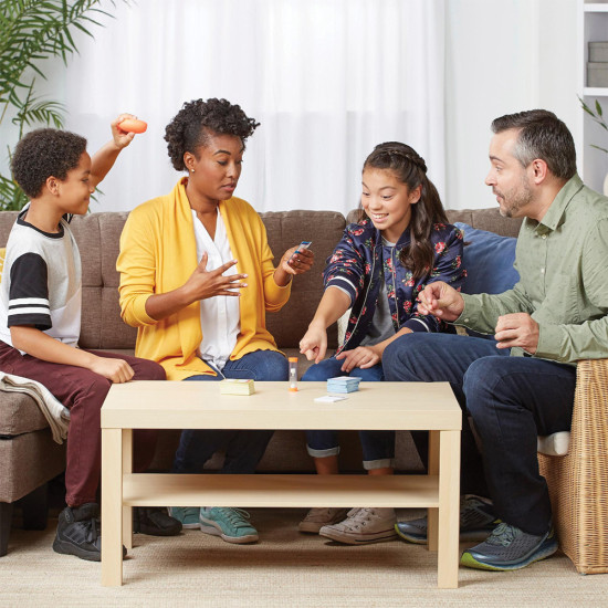 Hasbro E4941 Taboo Kids VS Parents 